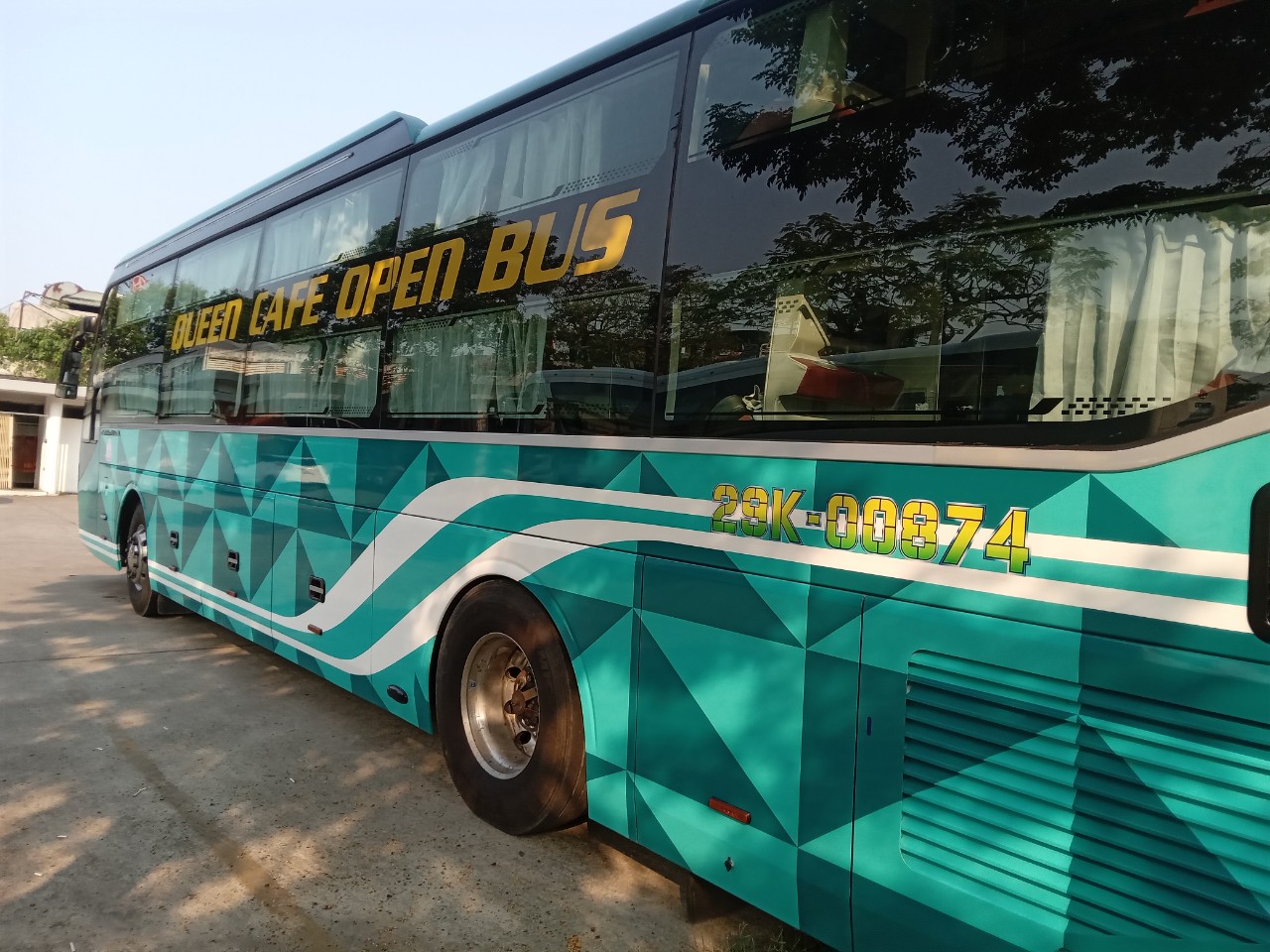 xe cabin đôi phía ngoài