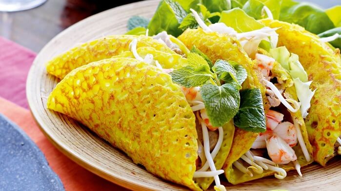 Bánh khoái được ăn kèm với nước chấm đặc trưng và đậm đà (nguồn sưu tầm) Bánh khoái được ăn kèm với nước chấm đặc trưng và đậm đà (nguồn sưu tầm)