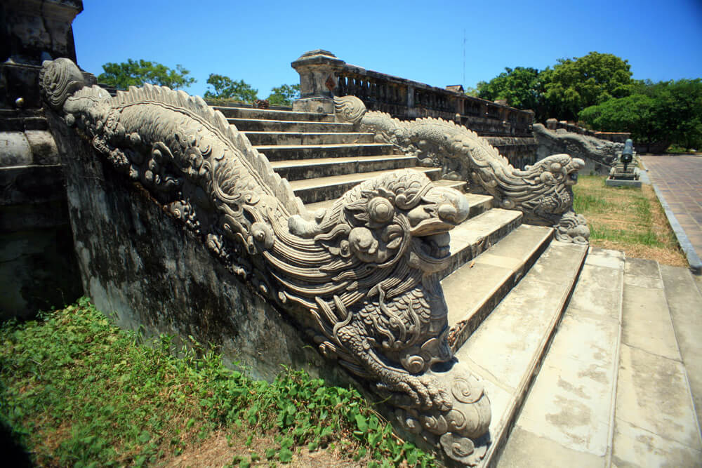 Biểu tượng Cầu thang Rồng của Điện Kiến Trung (nguồn sưu tầm) Biểu tượng Cầu thang Rồng của Điện Kiến Trung (nguồn sưu tầm)