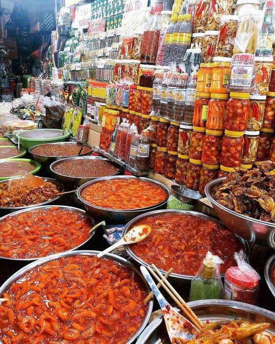 Các loại hải sản khô được chế biến sạch sẽ và đóng gói tại chợ Đông Ba (nguồn sưu tầm) Các loại hải sản khô được chế biến sạch sẽ và đóng gói tại chợ Đông Ba (nguồn sưu tầm)