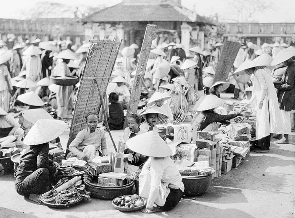 Cảnh sum họp chợ Đông Ba (nguồn sưu tầm) Cảnh sum họp chợ Đông Ba (nguồn sưu tầm)