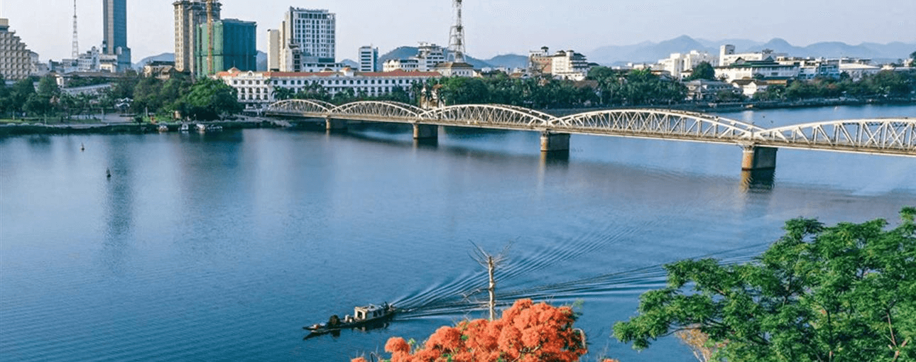 Cầu Tràng Tiền đã chứng kiến bao thăng trầm của lịch sử Cố đô và đất nước (Ảnh Sưu tầm) Cầu Tràng Tiền đã chứng kiến bao thăng trầm của lịch sử Cố đô và đất nước (Ảnh Sưu tầm)