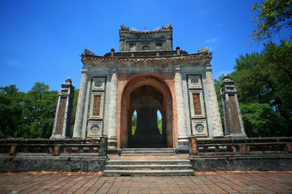 [Ch nén] Bia đá Khiêm Cung Ký Lăng Tự Đức (Ảnh Sưu tầm)