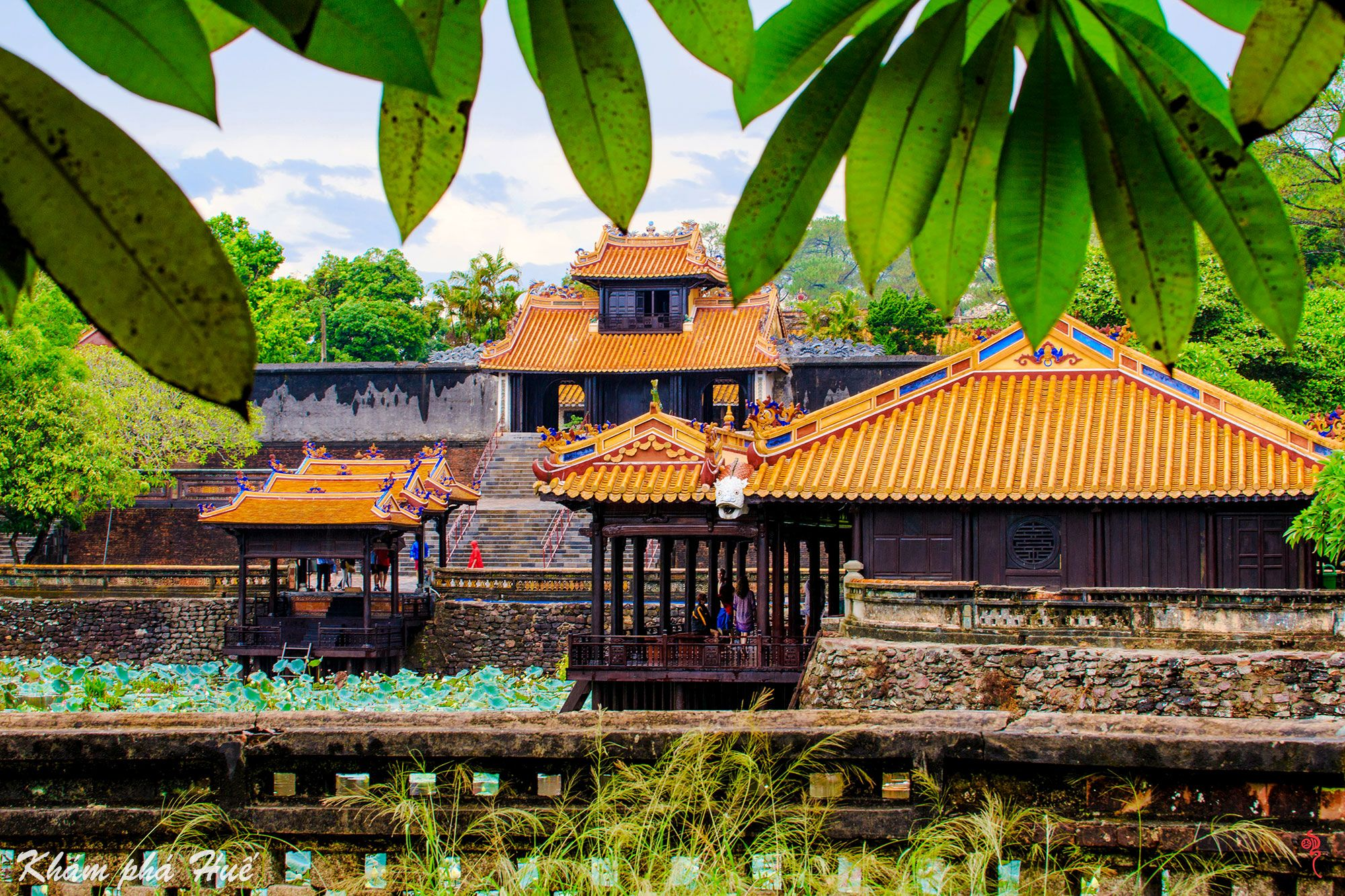 Giá cả tham quan Lăng Tự Đức hợp lí, phù hợp với nhiều đối tượng (Ảnh Sưu tầm)