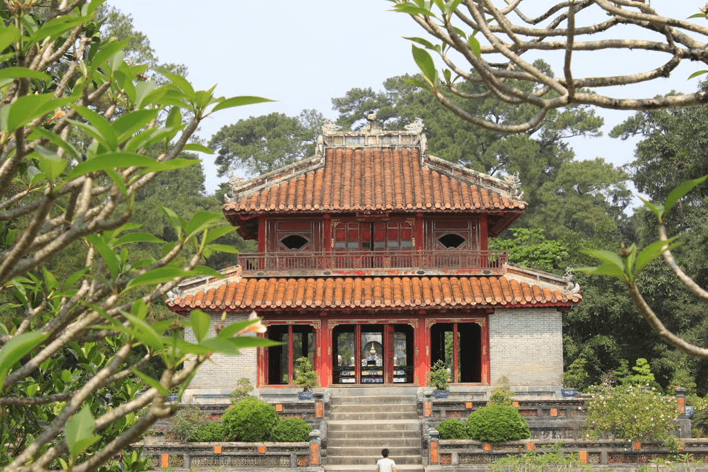 Check in bên ngoài Minh Lâu của du khách (Ảnh sưu tầm) Check in bên ngoài Minh Lâu của du khách (Ảnh sưu tầm)
