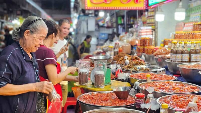 Chợ Đông Ba nơi đọng lại ký ức về nhịp sống của người dân địa phương (nguồn sưu tầm) Chợ Đông Ba nơi đọng lại ký ức về nhịp sống của người dân địa phương (nguồn sưu tầm)