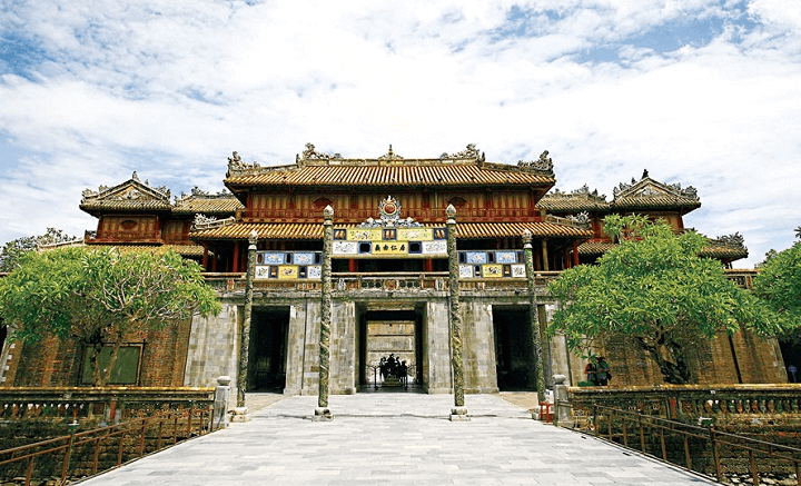 Cổng Ngọ Môn dẫn thẳng vào điện Thái Hòa (Ảnh Sưu tầm) Cổng Ngọ Môn dẫn thẳng vào điện Thái Hòa (Ảnh Sưu tầm)