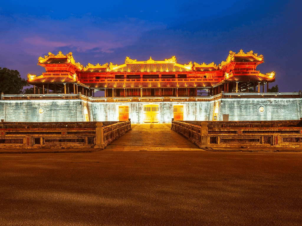 Cổng Ngọ Môn nhiều lần được trùng tu để giữ vẻ đẹp (Ảnh Sưu tầm) Cổng Ngọ Môn nhiều lần được trùng tu để giữ vẻ đẹp (Ảnh Sưu tầm)