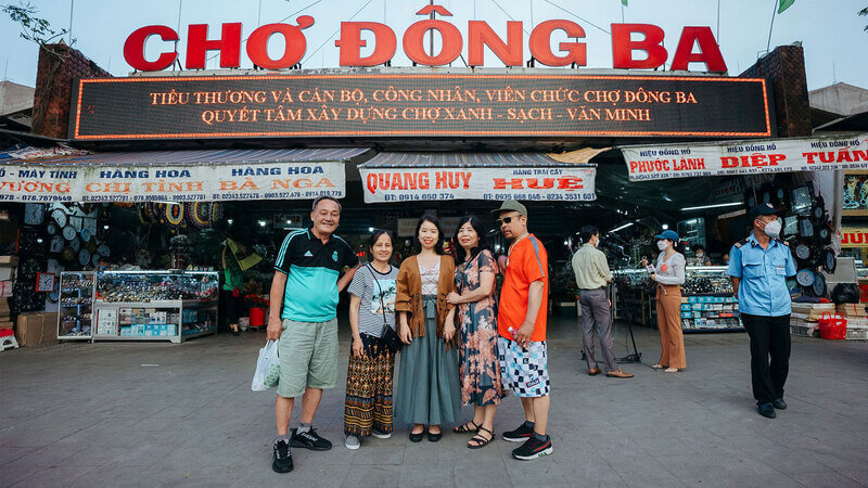 Cổng chính chợ Đông Ba đậm chất đường phố Huế (nguồn sưu tầm) Cổng chính chợ Đông Ba đậm chất đường phố Huế (nguồn sưu tầm)