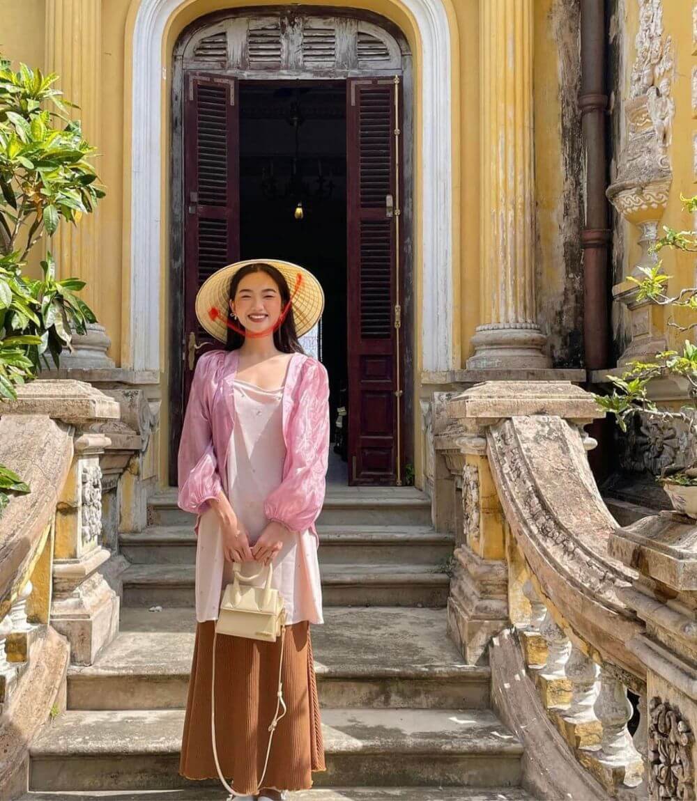 Du khách checkin Cung An Định