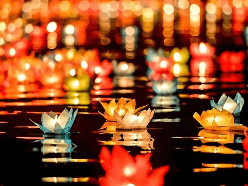 Hoa đăng lung linh trên sông Hương Hoa đăng lung linh trên sông Hương