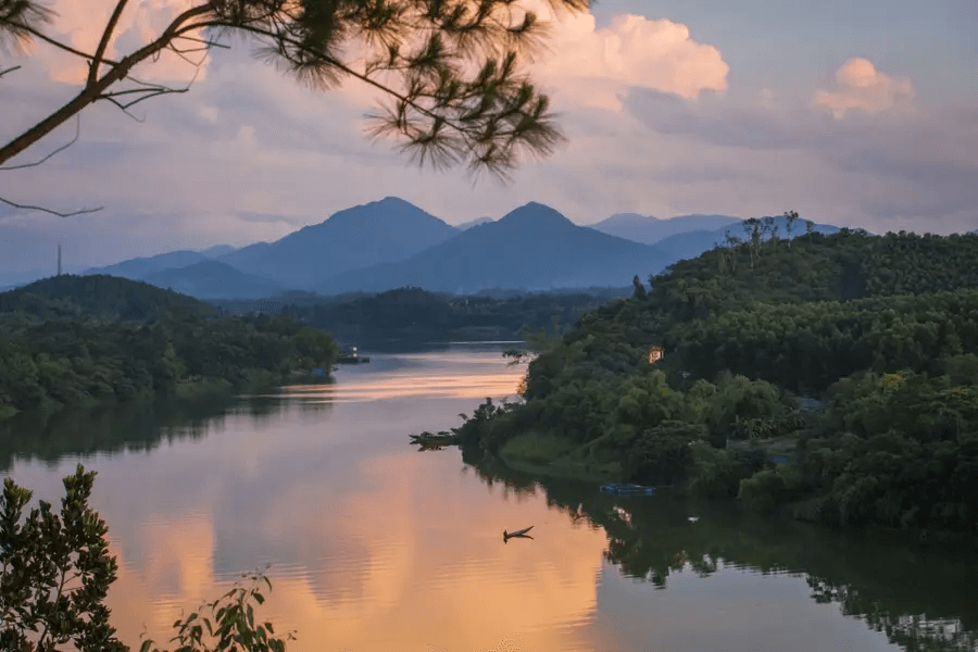 Khám phá đồi Vọng Cảnh Huế vào chiều tà (Ảnh Traveloka) Khám phá đồi Vọng Cảnh Huế vào chiều tà (Ảnh Traveloka)