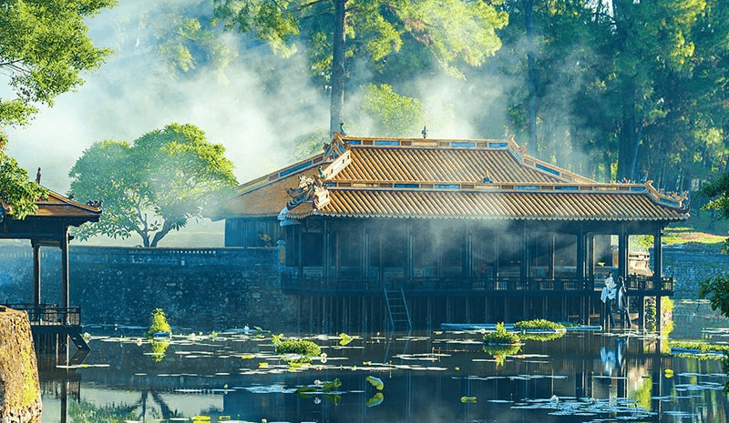 Khu vực hồ Lưu Khiêm, lăng Tự Đức Huế (Ảnh Sưu tầm)