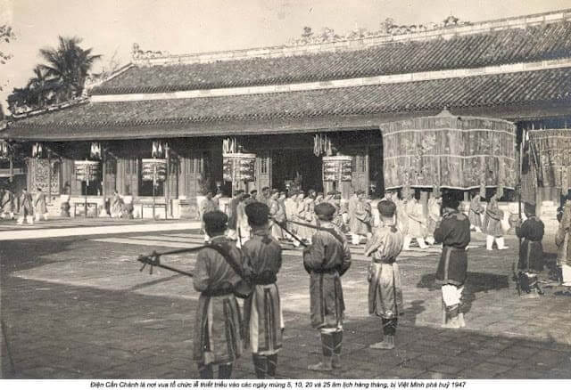 Lễ đăng quang vua Bảo Đại tại Điện Thái Hoà năm 1926 Lễ đăng quang vua Bảo Đại tại Điện Thái Hoà năm 1926