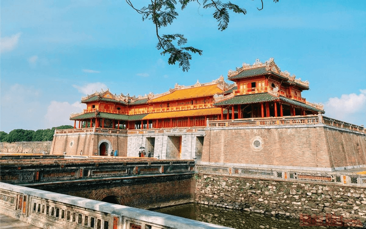 Ngọ Môn cổng chính đi vào Hoàng Thành Huế Ngọ Môn cổng chính đi vào Hoàng Thành Huế