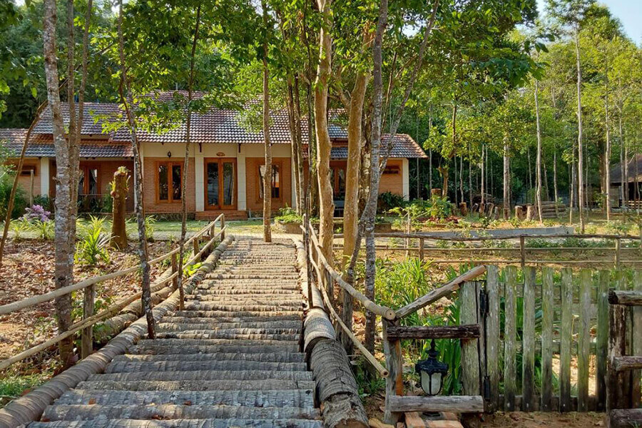 Nhà hàng Tịnh Gia Viên nằm giữa lòng thành phố Huế Nhà hàng Tịnh Gia Viên nằm giữa lòng thành phố Huế