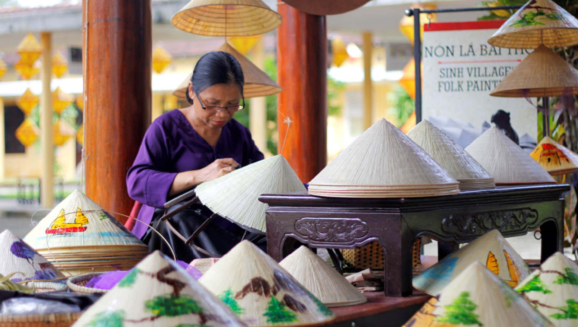 Nón bài thơ Huế biểu tượng nét đẹp văn hóa Cố Đô (nguồn sưu tầm) Nón bài thơ Huế biểu tượng nét đẹp văn hóa Cố Đô (nguồn sưu tầm)