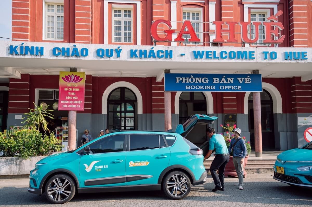 Xanh SM là một trong những dịch vụ taxi được du khách ưu tiên sử dụng (nguồn sưu tầm) Xanh SM là một trong những dịch vụ taxi được du khách ưu tiên sử dụng (nguồn sưu tầm)