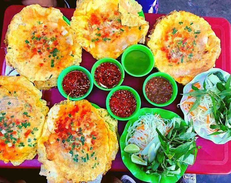 Bánh ép mức giá quá rẻ cho một món ngon đỉnh cao mà lại no bụng (sưu tầm) Ăn gì ở Huế: Bánh ép mức giá quá rẻ cho một món ngon đỉnh cao mà lại no bụng (sưu tầm)