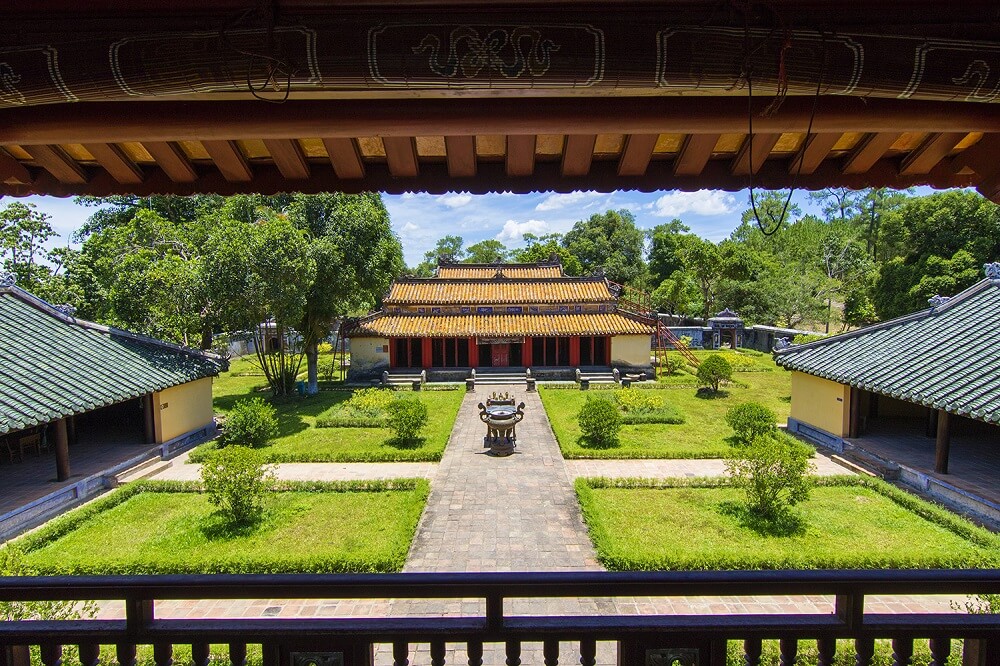 Bên trong Lăng Gia Long được đánh giá là hội tụ đầy đủ yếu tố Thiên Vạn Cát Địa (sưu tầm) Bên trong Lăng Gia Long được đánh giá là hội tụ đầy đủ yếu tố Thiên Vạn Cát Địa (sưu tầm)