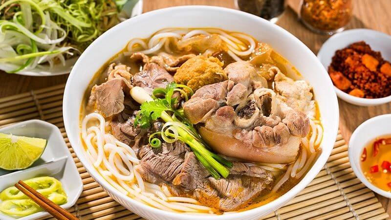 Các quán bình dân với hương vị không thua kém gì các quán bún bò nổi tiếng (sưu tầm) Ăn gì ở Huế: Các quán bình dân với hương vị không thua kém gì các quán bún bò nổi tiếng (sưu tầm)