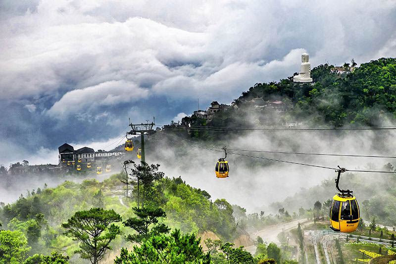 Cáp treo Bà Nà Hills – Hành trình qua mây đến Chùa Linh Ứng (Ảnh Sưu tầm) Cáp treo Bà Nà Hills – Hành trình qua mây đến Chùa Linh Ứng (Ảnh Sưu tầm)