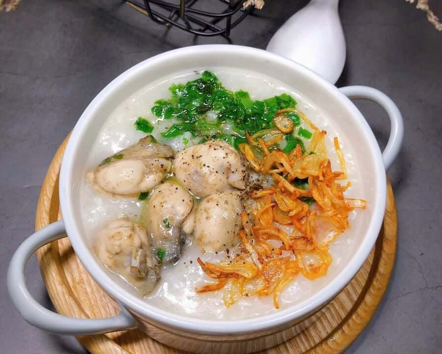 Cháo hàu rất thích hợp ăn vào thời tiết lạnh (sưu tầm) Cháo hàu rất thích hợp ăn vào thời tiết lạnh (sưu tầm)