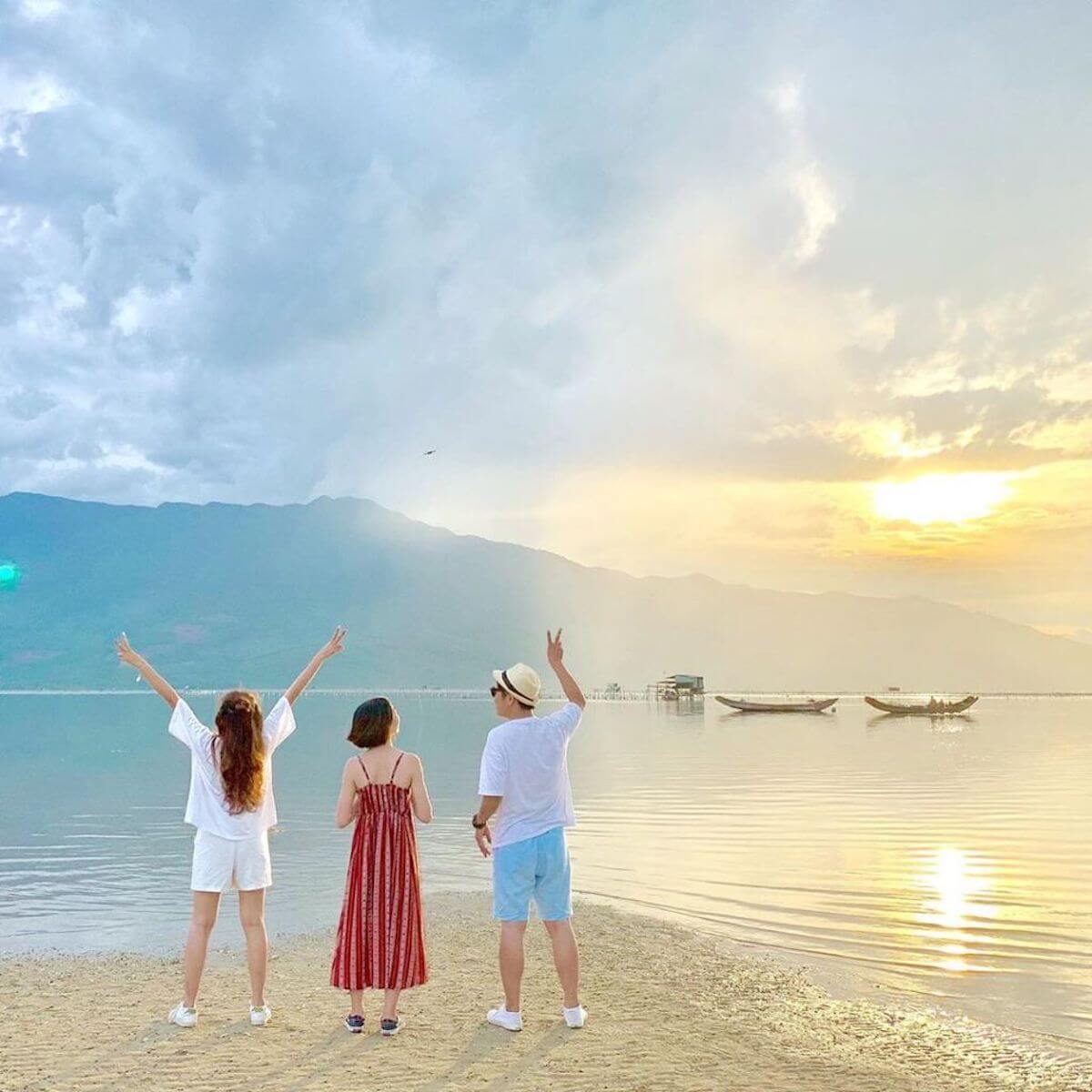 Checkin Tuyệt Tình Cốc giữa lòng xứ Huế (sưu tầm) Checkin Tuyệt Tình Cốc giữa lòng xứ Huế (sưu tầm)