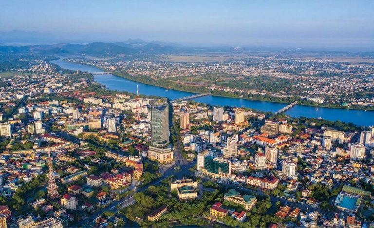 Cố đô Huế nổi tiếng với bảy lăng mộ uy nghi của các vị vua triều Nguyễn (Ảnh Sưu tầm)