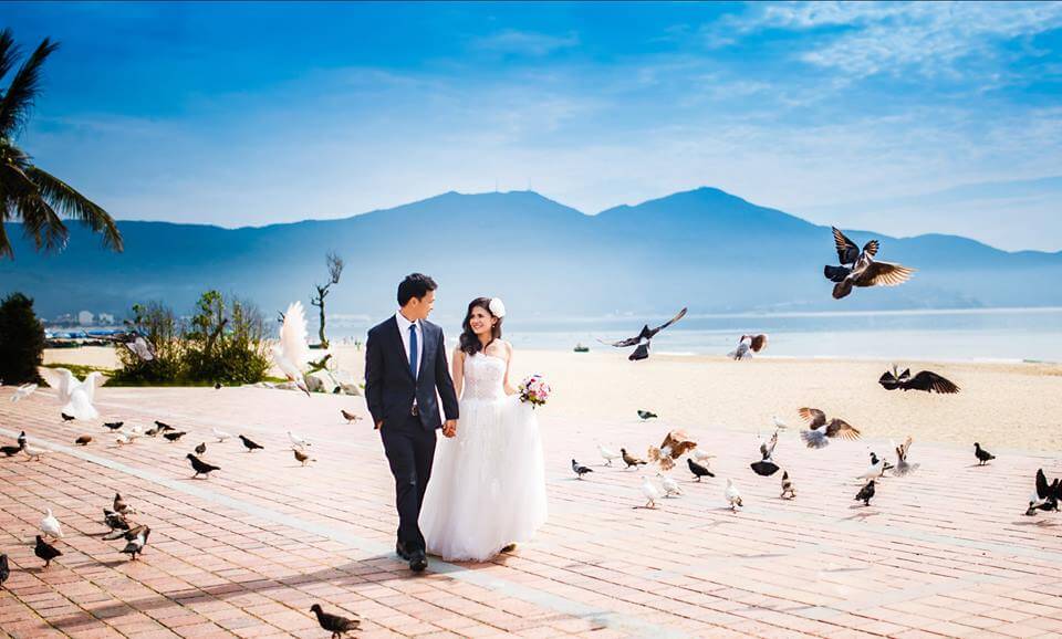Công viên biển Đông Đà Nẵng là địa điểm được các cặp đôi hẹn hò và chụp ảnh cưới (sưu tầm)