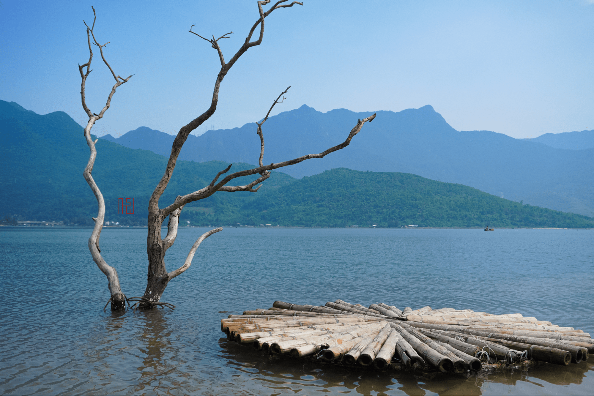 Đầm Lập An được ví như Tuyệt tình cốc của Việt Nam (Ảnh Sưu tầm) Địa điểm du lịch Huế: Đầm Lập An được ví như Tuyệt tình cốc của Việt Nam (Ảnh Sưu tầm)