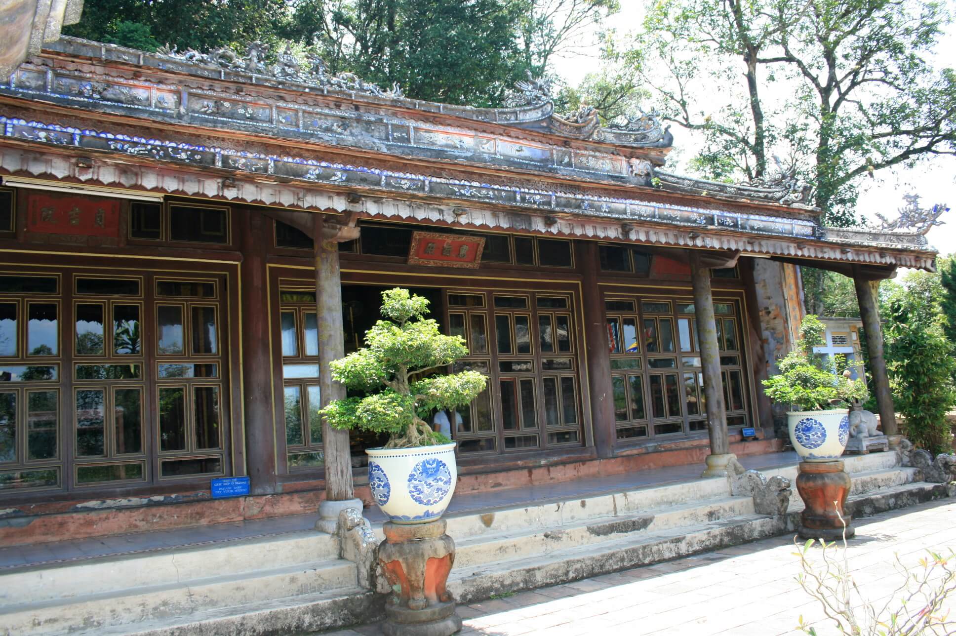 Điện Hòn Chén điểm đến lý tưởng cho du khách muốn chiêm ngưỡng vẻ đẹp thiên nhiên và văn hóa Huế (sưu tầm)