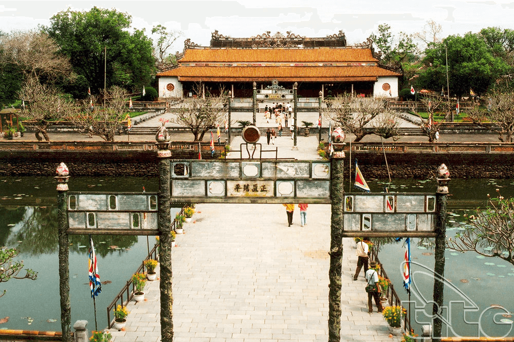 Điện Thái Hòa và Sân Đại Triều Nghi (Ảnh Sưu tầm) Điện Thái Hòa và Sân Đại Triều Nghi (Ảnh Sưu tầm)