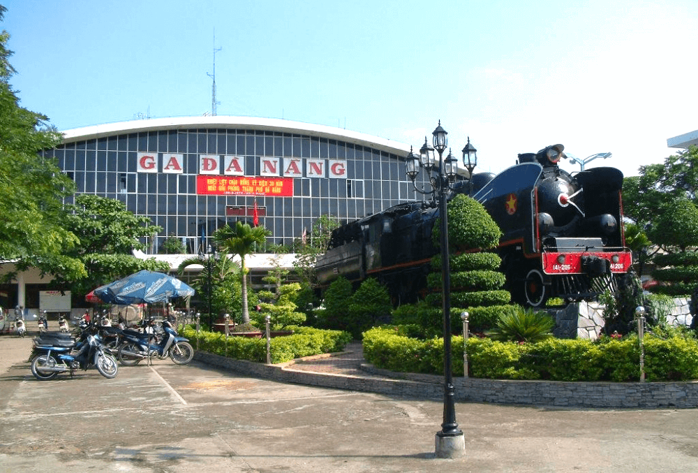 Du khách muốn ngắm cảnh có thể chọn tàu hỏa để di chuyển đến Đà Nẵng (Ảnh Sưu tầm) Du khách muốn ngắm cảnh có thể chọn tàu hỏa để di chuyển đến Đà Nẵng (Ảnh Sưu tầm)