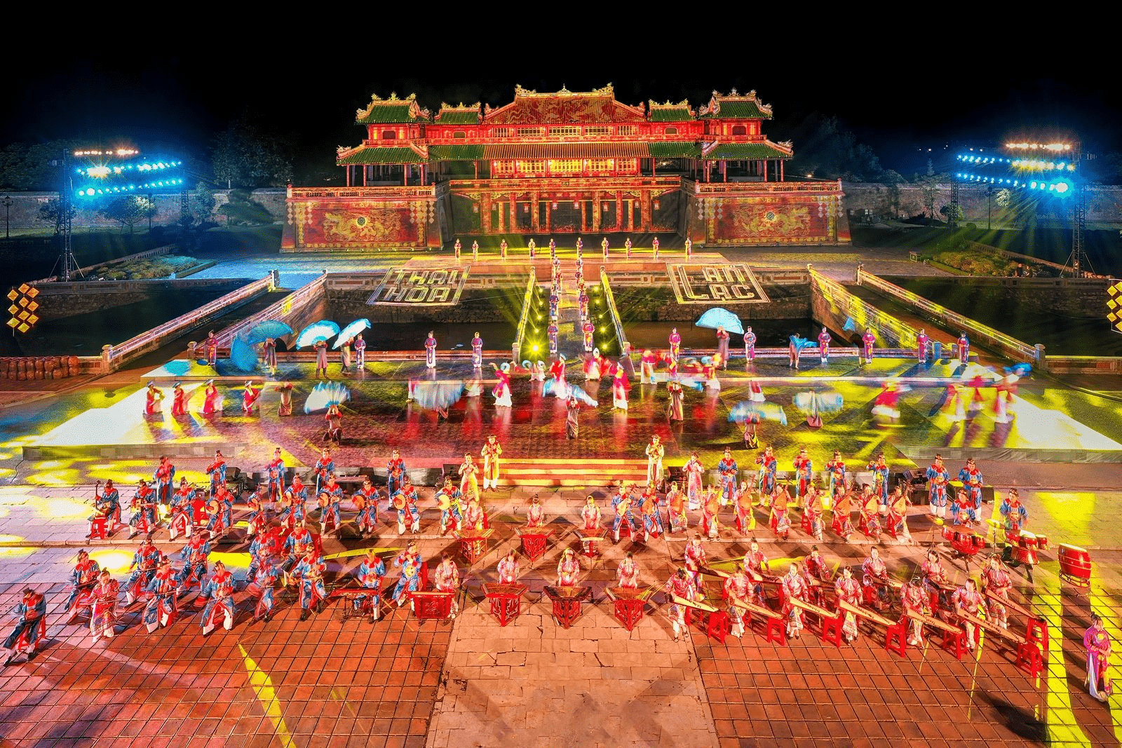 Du khách nên tham quan những mùa lễ hội ở Huế để trọn vẹn hơn (Ảnh Sưu tầm) min Du khách nên tham quan những mùa lễ hội ở Huế để trọn vẹn hơn (Ảnh Sưu tầm) min