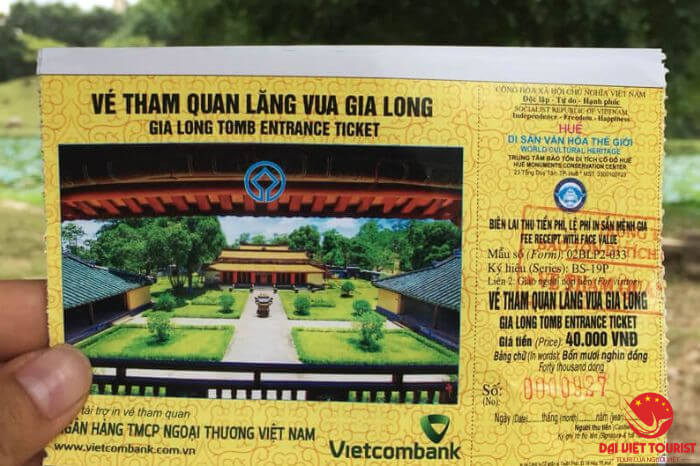 Giá vé khi tham quan Lăng Gia Long (sưu tầm) Giá vé khi tham quan Lăng Gia Long (sưu tầm)