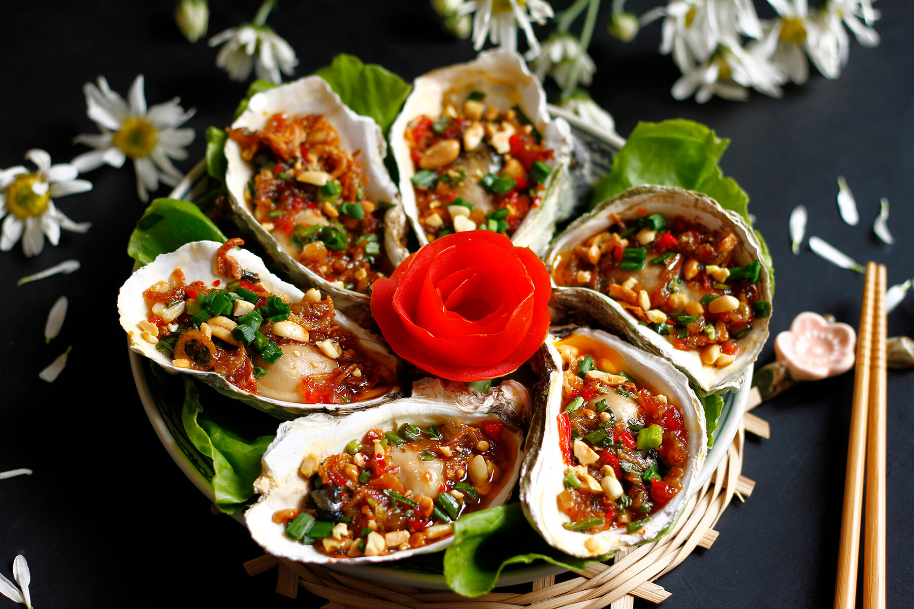 Hàu nướng mỡ hành vị hàu hòa quyện cùng vị hành phi (sưu tầm) Hàu nướng mỡ hành vị hàu hòa quyện cùng vị hành phi (sưu tầm)