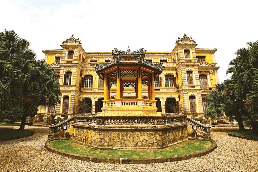 Hơi hướng châu Âu hiện đại của cung An Định (Ảnh Sưu tầm) Địa điểm du lịch Huế: Hơi hướng châu Âu hiện đại của cung An Định (Ảnh Sưu tầm)