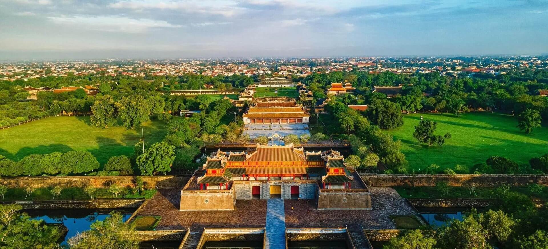 Huế mùa khô nắng vàng lý tưởng cho du lịch (Ảnh Sưu tầm) Huế mùa khô nắng vàng lý tưởng cho du lịch (Ảnh Sưu tầm)