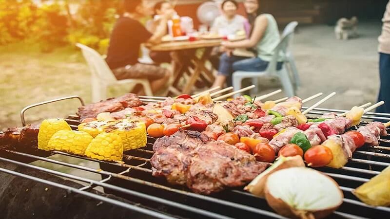Không khí BBQ sôi động tại Bãi Rạng Đà Nẵng (Ảnh Sưu tầm)