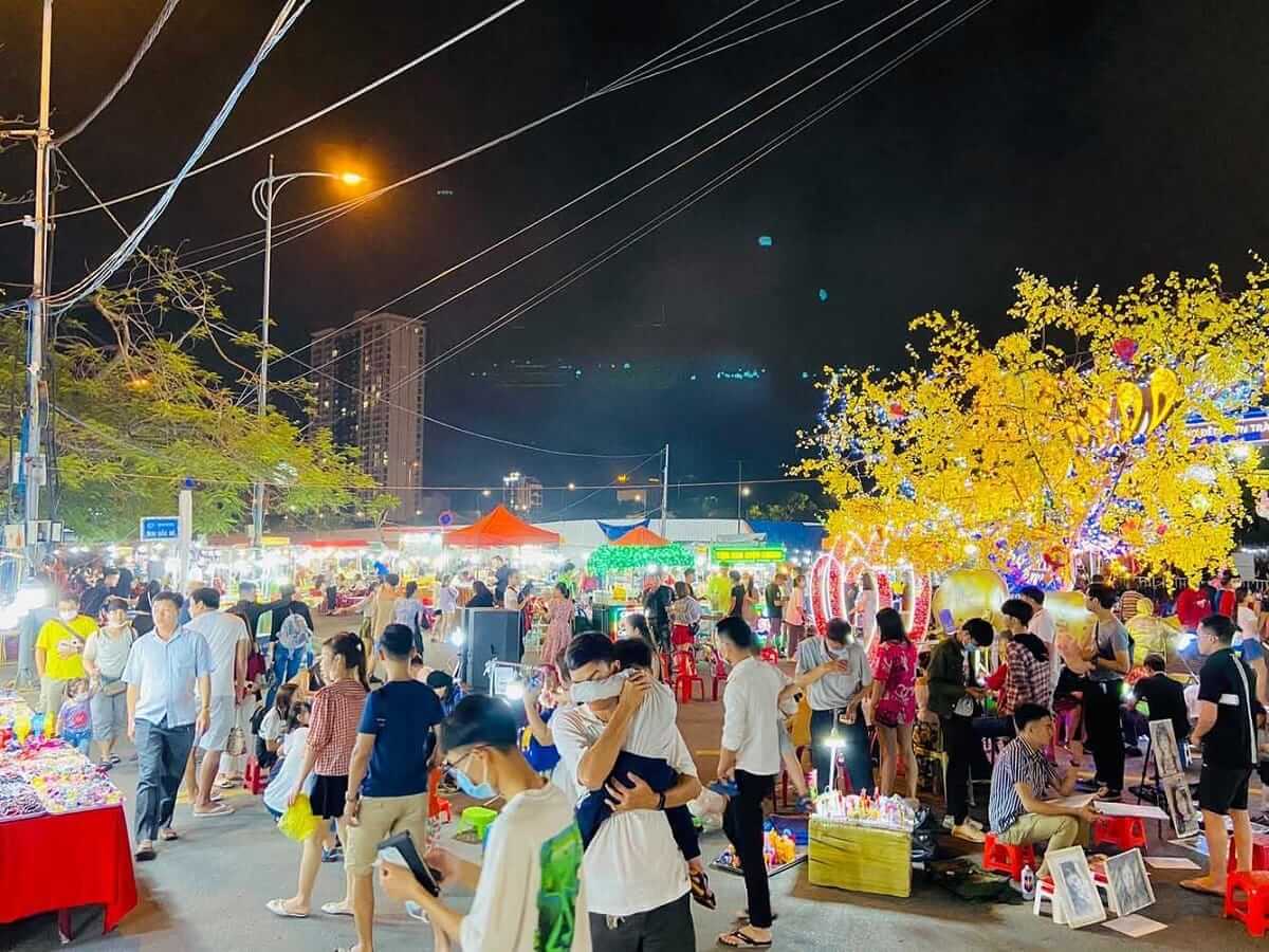 Không khí nhộn nhịp chợ đêm Đà Nẵng (Ảnh Sưu tầm) Không khí nhộn nhịp chợ đêm Đà Nẵng (Ảnh Sưu tầm)