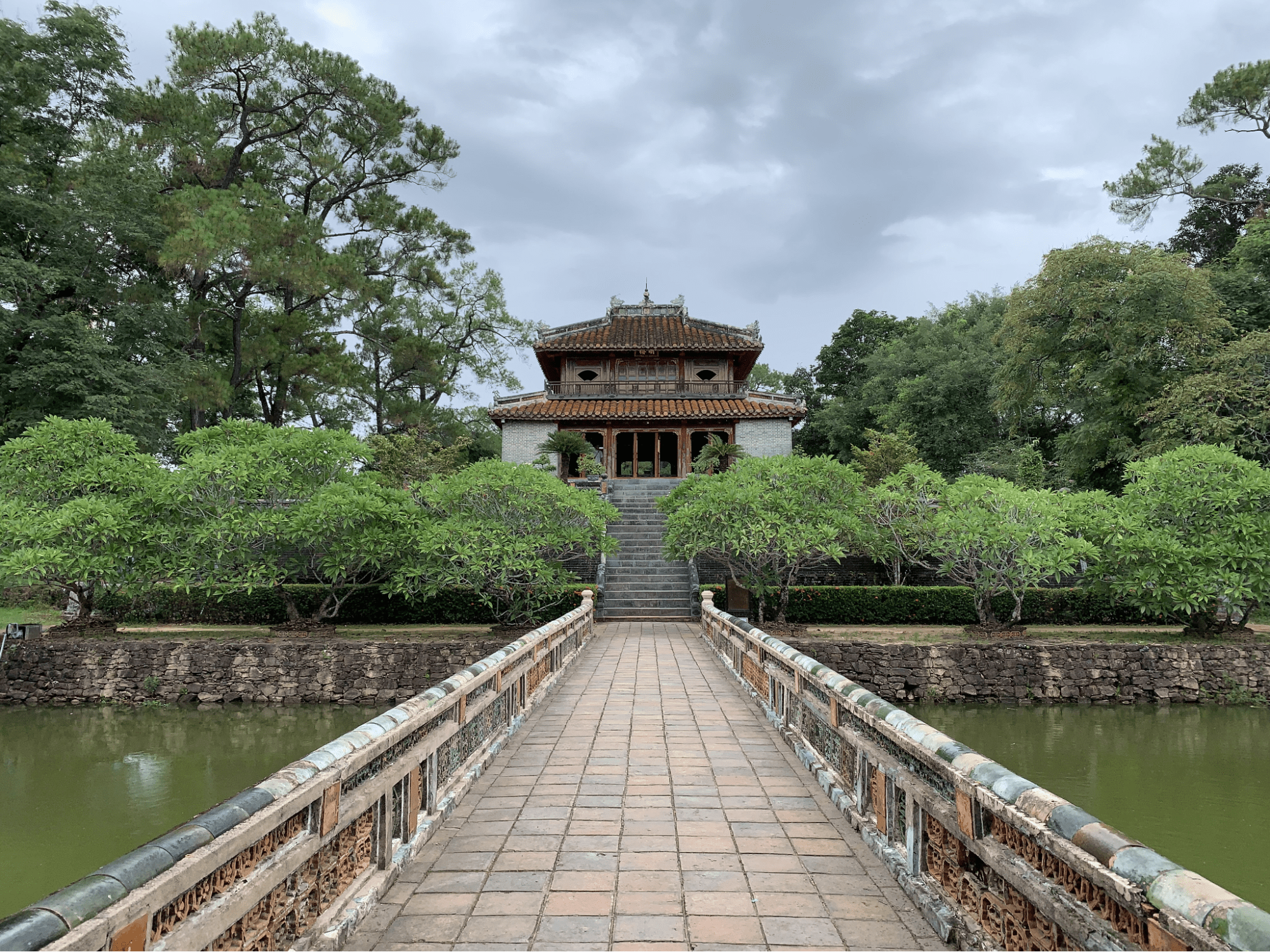 Khung cảnh uy nghiêm, thanh bình của Lăng Minh Mạng (Ảnh Sưu tầm) Địa điểm du lịch Huế: Khung cảnh uy nghiêm, thanh bình của Lăng Minh Mạng (Ảnh Sưu tầm)
