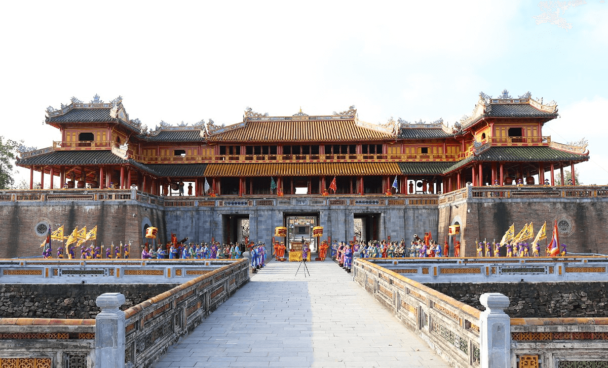 Kinh thành Huế tọa lạc ngay trung tâm thành phố Huế (Ảnh Sưu tầm) Kinh thành Huế tọa lạc ngay trung tâm thành phố Huế (Ảnh Sưu tầm)