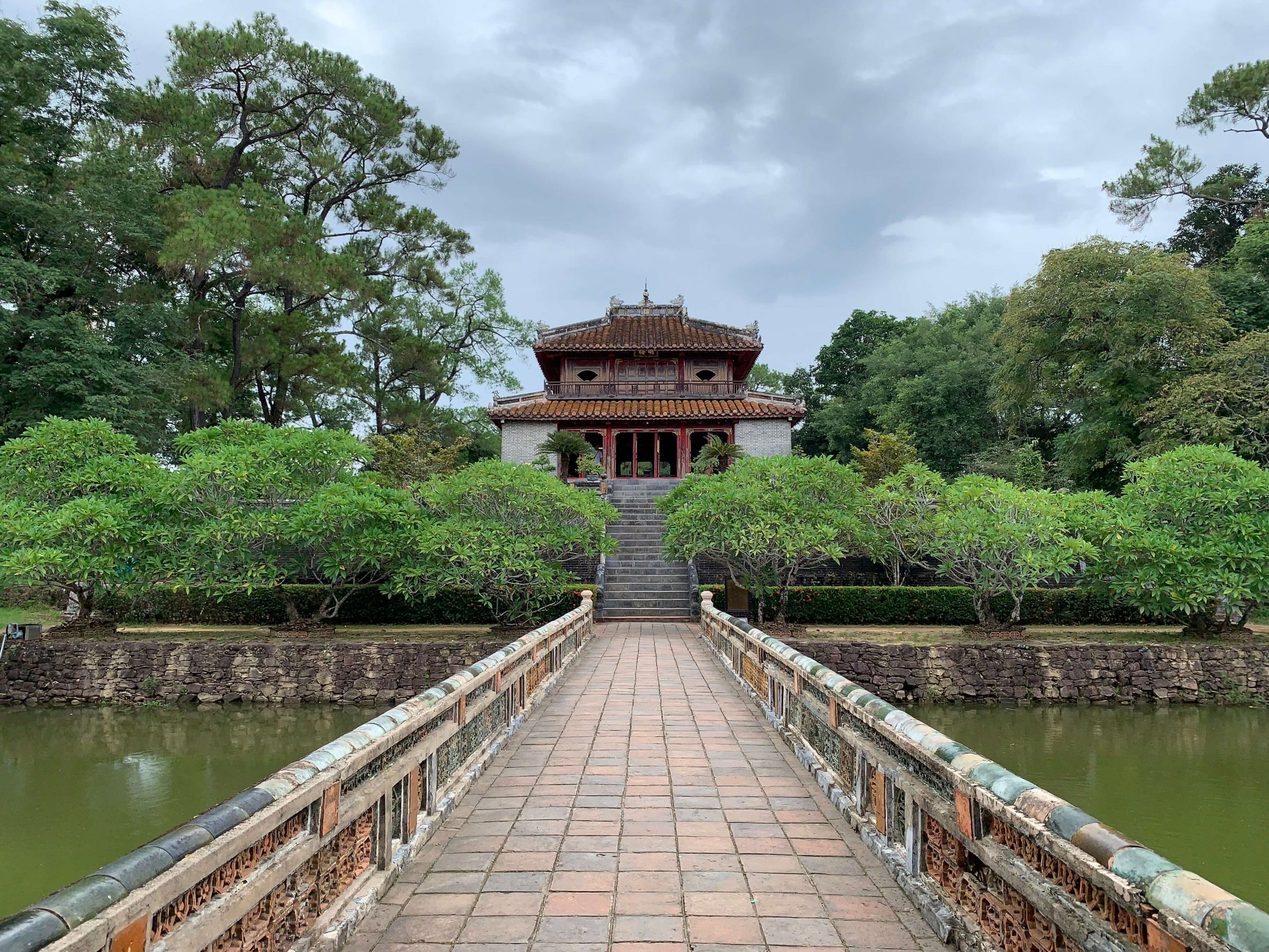 Lăng Minh Mạng lộng lẫy và thể hiện quyền lực của vua (sưu tầm) Lăng Minh Mạng lộng lẫy và thể hiện quyền lực của vua (sưu tầm)