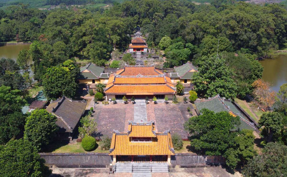 Lăng Minh Mạng – Biểu tượng của sự hài hòa giữa kiến trúc và thiên nhiên (Ảnh Sưu tầm) Lăng Minh Mạng – Biểu tượng của sự hài hòa giữa kiến trúc và thiên nhiên (Ảnh Sưu tầm)