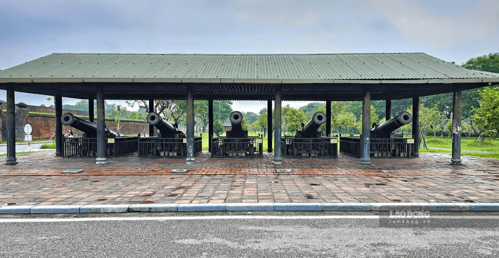 Mỗi khẩu súng đại diện cho một vị vua triều Nguyễn (Ảnh Lao động) Mỗi khẩu súng đại diện cho một vị vua triều Nguyễn (Ảnh Lao động)
