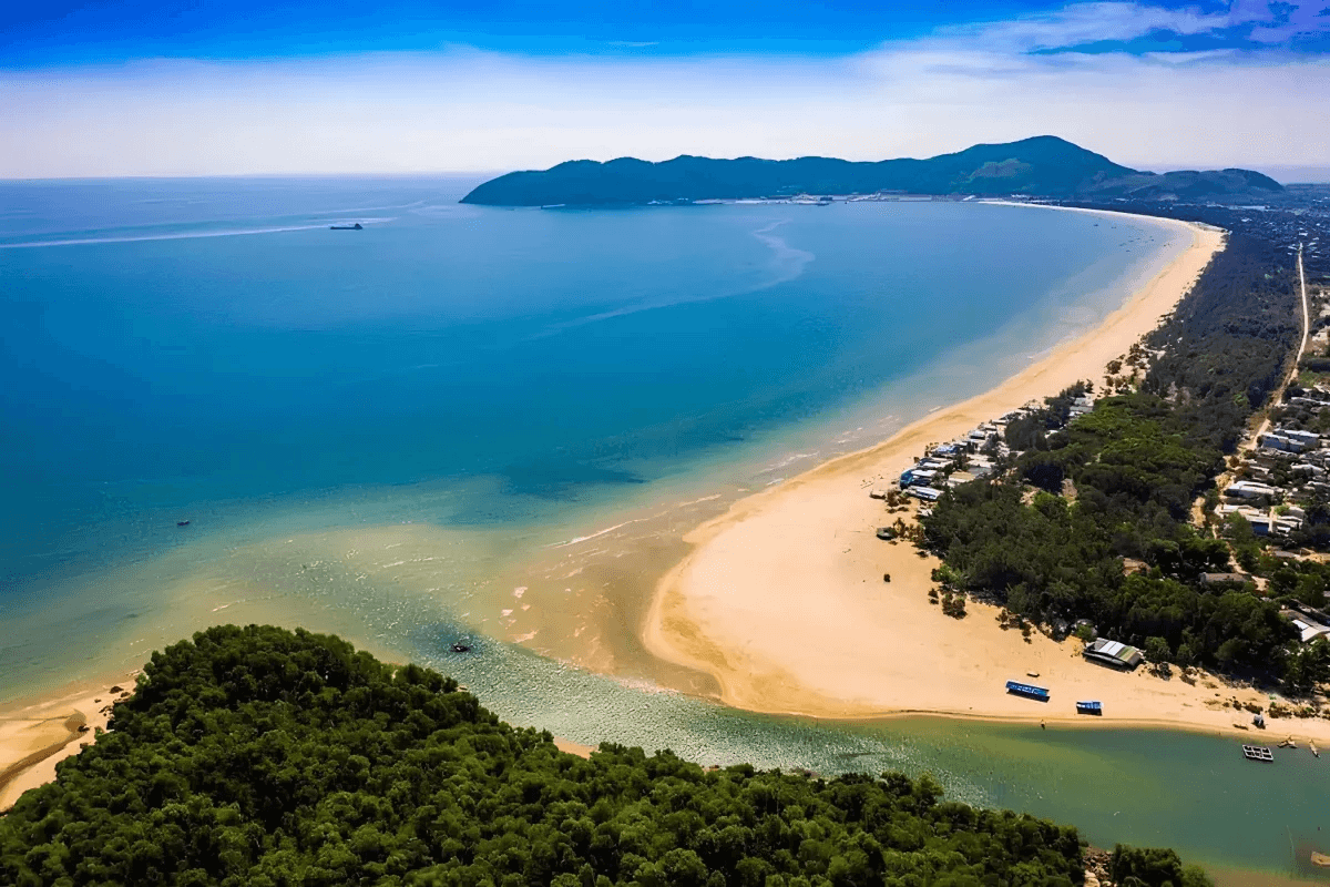 Một trong những bãi biển đẹp nhất Việt Nam (Ảnh Sưu tầm) Một trong những bãi biển đẹp nhất Việt Nam (Ảnh Sưu tầm)