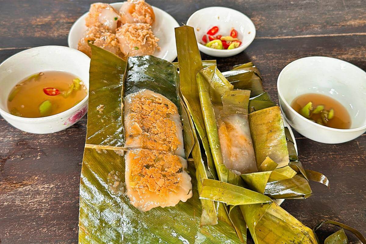 Quán bánh O Lé với đĩa bánh bèo mang đến một hương vị đặc trưng không thể tìm thấy ở đâu khác (sưu tầm) Ăn gì ở Huế: Quán bánh O Lé với đĩa bánh bèo mang đến một hương vị đặc trưng không thể tìm thấy ở đâu khác (sưu tầm)