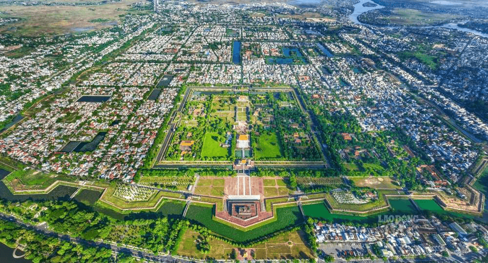 Quy mô rộng lớn và ý nghĩa phong thủy của Kinh thành Huế (Ảnh Sưu tầm) Quy mô rộng lớn và ý nghĩa phong thủy của Kinh thành Huế (Ảnh Sưu tầm)