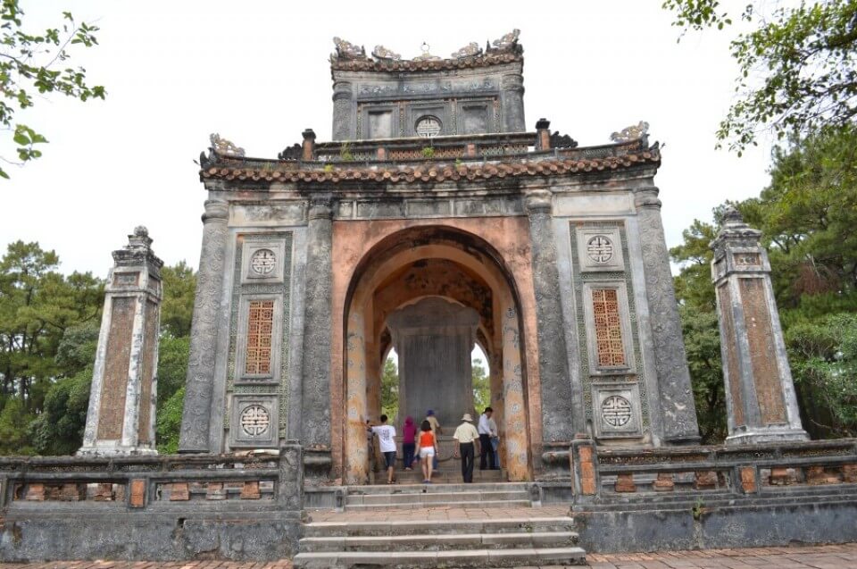 Thánh đức thần công biểu tượng ca ngợi công lao của vua Gia Long (sưu tầm) Thánh đức thần công biểu tượng ca ngợi công lao của vua Gia Long (sưu tầm)